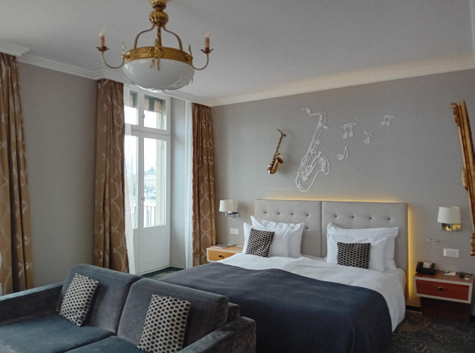 0022_Festivalhotel_Schweizerhof_Schoene Aussichten Touristik_Lifestyle-Junior-Suite-Panorama